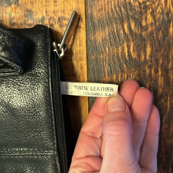 Vintage Genuine Leather Crossbody Black Bag Made in Columbia - Picture 5 of 12